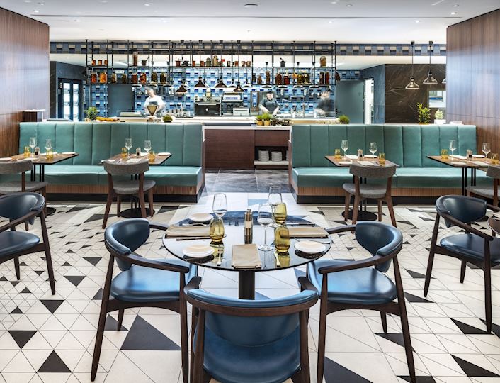 Interiér restaurace Midtown Grill